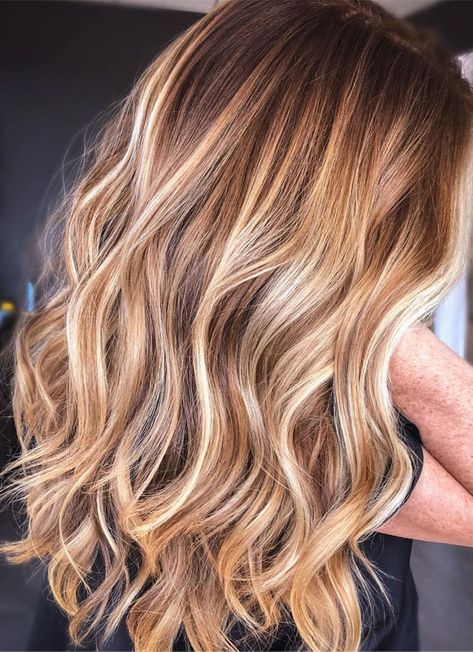 Beautiful Hair Colour Trends 2021 : Ginger Spice Hair Colour Hair Colour Trends, Kadeřnické Trendy, Strawberry Blonde Hair Color, Hair Color Caramel, Ginger Spice, Colour Trends, Caramel Hair, Honey Blonde Hair, Strawberry Blonde Hair