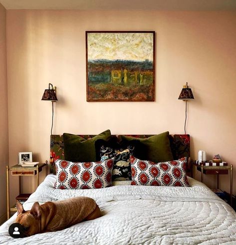 Cool Tone Room Bedrooms, Eclectic Bedding Inspiration, Bedrooms With Quilts On Bed, Green Blue Yellow Bedroom, Bedroom Eclectic Vintage, Neutral Bedroom With Colorful Accents, Earthy Colorful Bedroom, Small Dark Green Bedroom, Eclectic Bedding Ideas