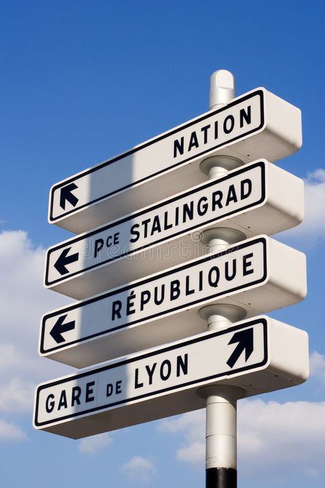 French Signage, Directional Signs Design, City Signage, Road Directions, Oak Restaurant, Road Signage, Francia Paris, Parisian Street, Sign Board Design
