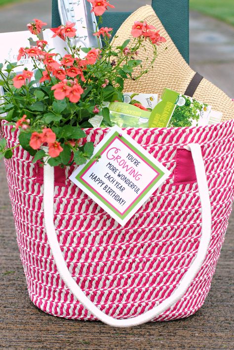 Secret Pal Birthday Gift Ideas, 50th Gift Basket Ideas For Women, Birthday Baskets For Women Diy, 50th Birthday Basket Ideas For Women, Gift Basket Ideas For Women Birthday, Birthday Basket Ideas For Women, 40th Birthday Gift Basket, Gardening Gift Basket Ideas, Gardening Gift Baskets