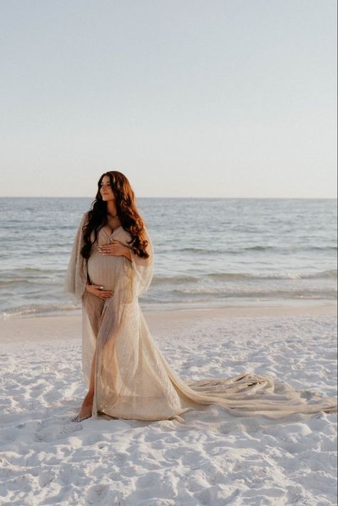 Easy Beach Maternity Photos, Outdoor Maternity Photo Outfits, Vacation Maternity Shoot, Cancun Maternity Photos, Classy Beach Maternity Photos, Tulle Maternity Dress Photoshoot Beach, Free People Maternity Shoot, Maternity Shoot Poses Beach, Santorini Maternity Shoot