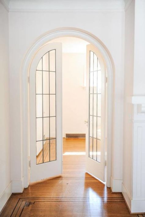 Adding Architectural Interest: Interior French Door Styles & Ideas | Apartment Therapy Sunroom Doors, Cafe Doors, Arched Interior Doors, Arched French Doors, Interior French Door, Farmhouse Door, Arch Interior, French Doors Patio, Arched Doors