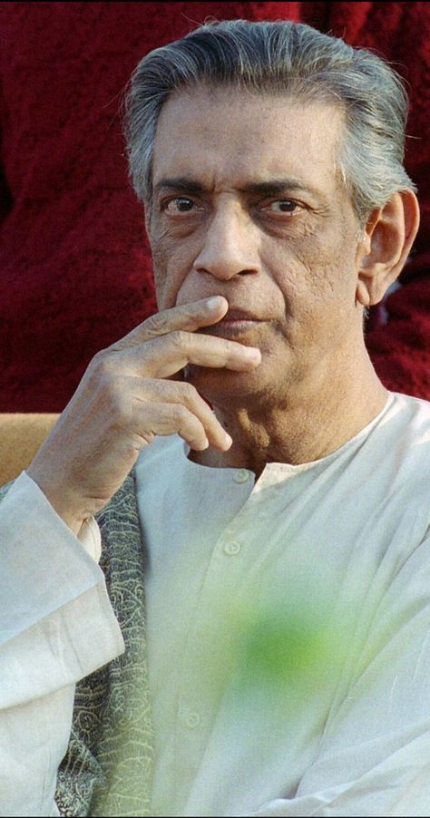 Satyajit Ray Pather Panchali, Oscar Trophy, Satyajit Ray, Ray Film, Lifetime Achievement Award, Film Archive, Movie Lover, Documentary Film, International Film Festival