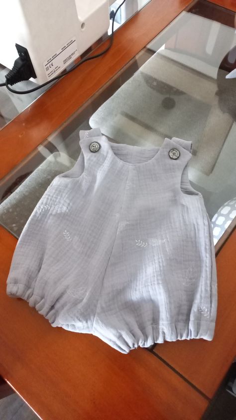 I made this baby romper in 2 hours using this tutorial! Newborn Romper Pattern Free Sewing, Sewing Newborn Clothes, Sew Newborn Clothes, Infant Patterns Sewing, Baby Boy Patterns Sewing, Easy Sew Baby Clothes, Newborn Romper Pattern Free, Free Baby Sewing Patterns Pdf, Easy Baby Clothes To Sew