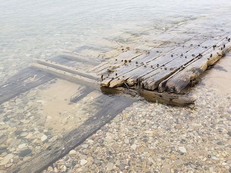 High Waters in the Great Lakes Reveal Two Centuries-Old Shipwrecks | Smart News | Smithsonian Magazine Abandoned Castles, Abandoned Amusement Parks, Great Lakes Shipwrecks, Ship Wrecks, Great Lakes Ships, Radio Waves, Lakefront Property, Month Of April, Army Corps Of Engineers