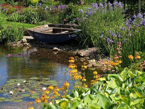 Garden Lake Ideas, Pond Fishing, Lake Garden, Backyard Paradise, Garden Cottage, Exotic Plants, Nature Aesthetic, Water Garden, Dream Garden