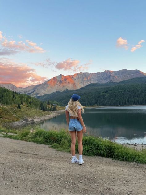 #sunset #preppy #aesthetic Cute Hiking Aesthetic, Hike Insta Pics, Preppy Mountain Aesthetic, Instagram Picture Ideas Nature, Hiking Aesthetic Photos, Mountain Aesthetic Photos, Cute Camping Photos, Colorado Picture Ideas Summer, Hiking Mountain Aesthetic