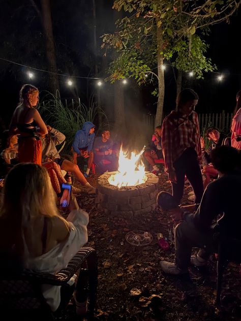 Friend Bonfire Aesthetic, Bob Fire Party, Floating The River Aesthetic, Backyard Cookout Aesthetic, Sweet 16 Bonfire Party Ideas Backyards, Field Party Ideas, End Of Summer Party Aesthetic, Parties Aesthetic Friends, Family Secrets Aesthetic