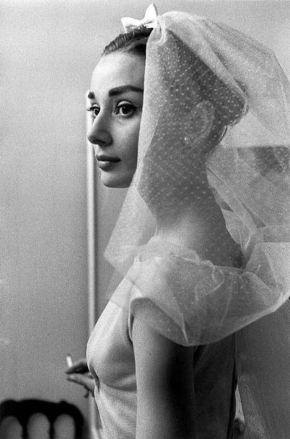 Funny Face Wedding Dress, Audrey Hepburn Wedding Dress, Audrey Hepburn Givenchy, Audrey Hepburn Wedding, Audrey Hepburn Funny Face, Aubrey Hepburn, Old Hollywood Fashion, Givenchy Dress, Tomorrow Is Another Day