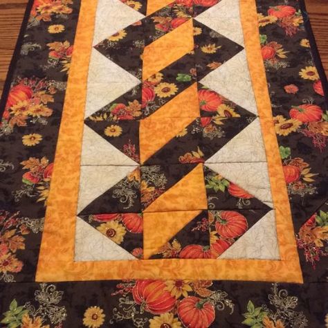 Twisted Pole Table Runner - Free Quilt Pattern Quilt As You Go Table Runner Tutorial, Fall Table Runners Patterns Free Easy, Braided Table Runner Pattern Free, Quilted Table Runners Patterns Free, Twisted Pole Table Runner, Fall Table Runner Patterns, Christmas Table Runner Pattern, Quilted Table Runners Christmas, Fall Quilt Patterns