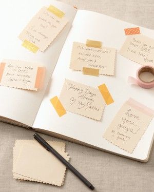 16 Super Creative DIY Guest Book Ideas for Your Wedding | Martha Stewart Weddings Modern Guest Book, Diy Wedding Guest Book, Diy Guest Book, Diy Buch, Wedding Guest Book Unique, Guest Book Table, Wedding Guest Book Alternatives, Martha Stewart Weddings, Guest Book Alternatives