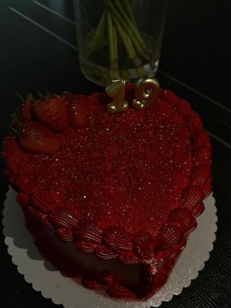 heart cake aesthetic birthday cake red sparkly glittery glam aesthetic cake Heart Cake Red Velvet, Cute Red Cake Aesthetic, Luxury Cake Aesthetic, Aesthetic Red Birthday Cake, Red Glitter Heart Cake, Red 20th Birthday Cake, 19 Heart Cake, Red Cake Birthday Aesthetic, Red Glitter Cake Birthday