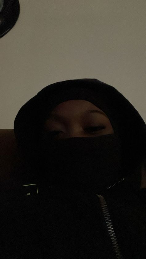 No Face Photo Ideas Black, Pretty Selfies No Face Black, Black Mask Aesthetic, Gangsta Girl Style, Hood Girls, Black Girls With Tattoos, Gangster Girl, Girls With Tattoos, Swag Girl Style