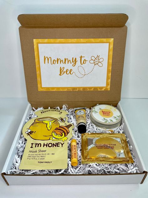 This Mommy to Bee Gift Box is the perfect baby shower gift, or a gift to show appreciation for your pregnant friend! This gift box includes: ~ 1 Burt's Bees Mama Belly Butter, perfect for nourishing the growing belly before and after pregnancy ~ 1 Burt's Bees beeswax lip balm ~ 1 Tony Moly Honey Sheet Face Mask ~ 1 Dionis Goat Milk & Honey hand cream ~ 1 pair of under eye collagen patches All packed in a quaint gift box, with a cute Mommy to Bee Label on the top flap! Mommy To Bee Gift Basket, Gifts For Best Friends Baby, New Expecting Mom Gift, New Mommy Gift Basket Care Packages, Gifts For Mom Baby Shower, Gifts For A New Mom Care Packages, New Baby Gift Box, First Time Mom To Be Gift Ideas, Gift Box For New Mom