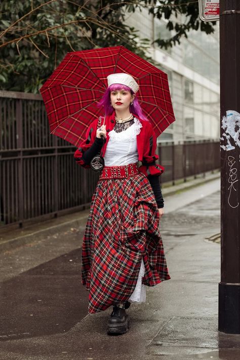 Best Paris Fashion Week Street Style Fall 2024 Spring Outfit Inspiration, Street Style Photos, Fall Winter 2024, Paris Fashion Week Street Style, Outfit Inspiration Spring, Winter 2024, Autumn Street Style, Street Style Chic, Fashion Week Street Style