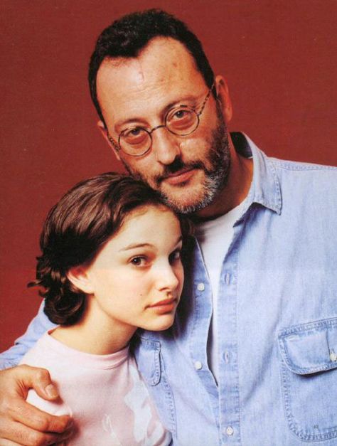 Awe, look at young Natalie Portman & French actor Jean Reno....together in the Natalie's 1st film The Professional Jean Reno Natalie Portman, Leon Matilda, The Professional Movie, Independent Movies, Léon The Professional, Luc Besson, Jean Reno, Foto Portrait, Image Film