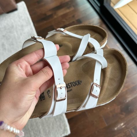 Brand New White Birkenstocks Never Worn. Flawless Condition, Size 39! Super Cute Straps Birks, I Never Ended Up Wearing Them As My Other Pair Has Become My Go To! Doesn’t Come With A Box By The Way. But Perfect Condition Just Trying To Find A Home To Be Loved By!! Birkin Stocks, Birken Stocks, White Birkenstocks, Beachy Girl, Dr Wardrobe, Birkenstock Outfit, Summer Things, Cute Nike Shoes, Cute Nikes