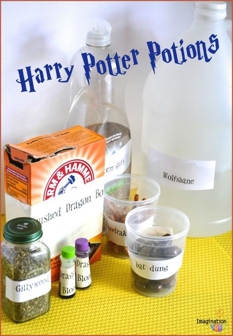 EASY & FUN Harry Potter Potions Class Experiments - sounds like the best indoor kids activity ever!! Easy Experiments, Harry Potter Classes, Harry Potter Activities, Harry Potter Day, Classe Harry Potter, Harry Potter Bday, Harry Potter Classroom, Harry Potter Potions, Festa Harry Potter