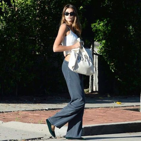 Audrey Hubert (@audreyhubert) • Instagram photos and videos Kaia Gerber Style Summer, Kaia Gerber Outfits, Kaia Gerber Street Style, Model Off Duty Look, Kaia Gerber Style, Model Off Duty, Timeless Outfits, 여름 스타일, French Girl Style