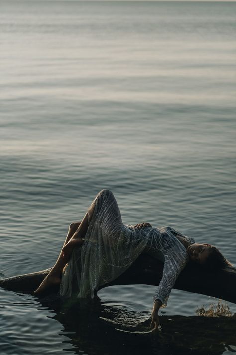 Stool In Water Photoshoot, Dark Beach Photoshoot, Gloomy Beach Photoshoot, River Photoshoot Models, Photoshoot Inspiration Beach, Hollywood Glam Photoshoot, Gloomy Photoshoot, River Photoshoot Ideas, Beach Editorial Photoshoot