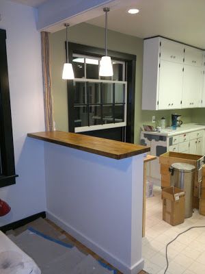 Nice tutorial on building a sturdy yet small halfwall with counter/bar on top. How To Build Countertops, Kitchen Counter Divider, Wall Counter Bar, Bar Room Divider, Build A Half Wall, Breakfast Bar Small Kitchen, Kitchen Half Wall, Half Wall Room Divider, Half Wall Kitchen