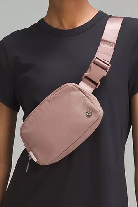 Womens Crossbody Bag Casual, Popular Crossbody Purses 2023, Crossbody Purse 2023, Women’s Crossbody Bag, Trendy Crossbody Bags 2023, Travel Crossbody Bag For Women, Best Crossbody Bag, Trendy Crossbody Bags, Crossbody Bag Outfit