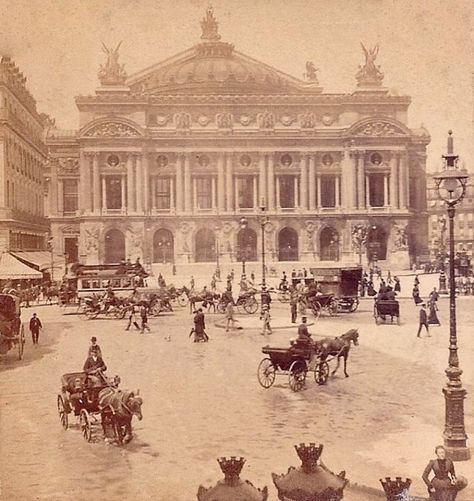 Amazing Photos Show How Paris Has Changed Since the Late 19th Century 19th Century France Aesthetic, 19th Century Photos, Late 19th Century Aesthetic, Paris 19th Century, 19 Century Aesthetic, 1800 Aesthetic, 19th Century Architecture, Victorian Era Aesthetic, Victorian Doctor