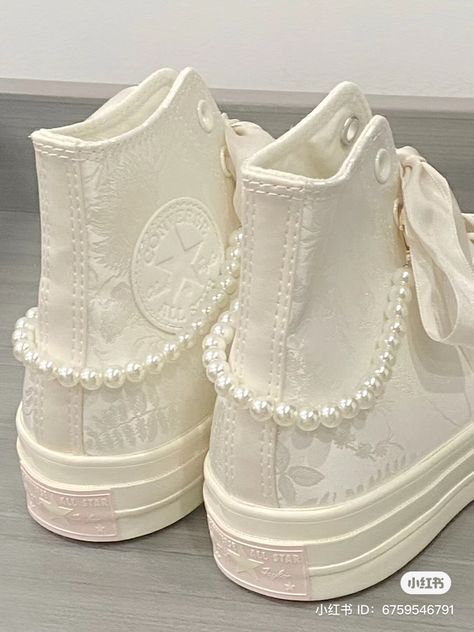 Croquette Aesthetic Shoes, White Coquette Shoes, Coquette Vans, Couqutte Shoes, Pretty Shoes Aesthetic, Shoes For Spring 2024, Coquette Shoes Sneakers, Quince Converse, Coquette Basket