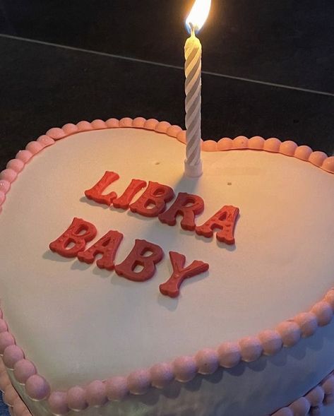 Heart Cake Designs, Vintage Cake Decorating, 19th Birthday Cakes, Vintage Heart Cake, Libra Birthday, Birthday Aesthetic, Funny Birthday Cakes, Mini Cakes Birthday, 18th Birthday Cake