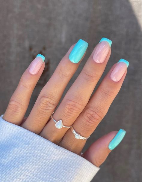 Turquoise French Tip Nails Short, Country Concert Nails Simple, Aqua Gel Nails, Western French Tip Nails, Rodeo Nails Westerns, Turquoise Nail Designs, Country Acrylic Nails, Rodeo Nails, Cowboy Nails