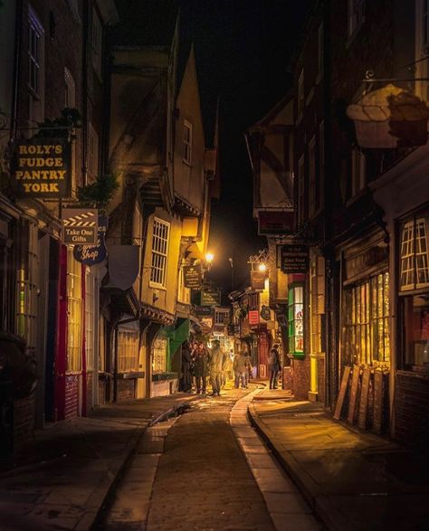 Glorious Britain on Instagram: “Look it’s Diagon Alley from Harry Potter. No, it really is! Everyone’s favourite street in York was the inspiration for Diagon Alley, with…” York Shambles, Shambles York, Light Reference, York Uk, York England, Hogwarts Aesthetic, Diagon Alley, Beautiful Landscape Wallpaper, Film Set