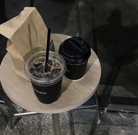 Americano Coffee, Dark Paradise, Cafe Menu, Aesthetic Coffee, Classy Aesthetic, Korean Aesthetic, Black And White Aesthetic, Night Aesthetic, Cafe Food