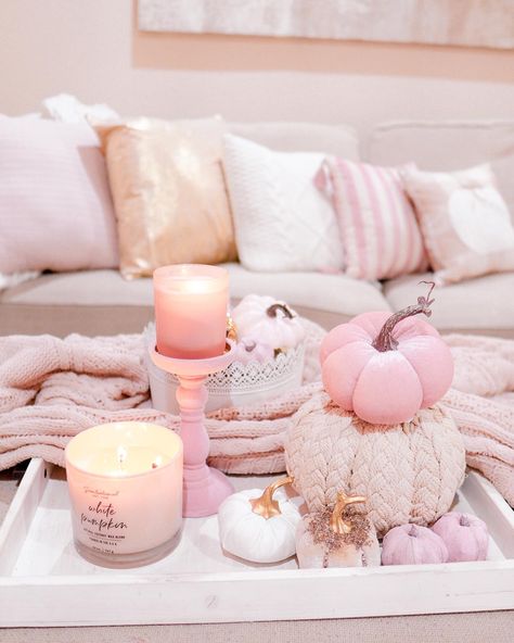 Light Pink Halloween Aesthetic, Girly Fall Room Decor, Pink Fall Bedroom Ideas, Pink Halloween Living Room Decor, Pink Fall Home Decor, Pink And White Fall Decor, Pink Halloween Kitchen Decor, Pink Halloween Bedroom Decor, Diy Pink Fall Decor