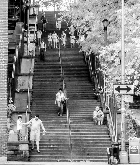 The infamous Washington Heights stars that connect Broadway to Park Terrace.  Walked these all the time. Nyc Picture Ideas, Nyc Projects, New York City Pictures, Upper Manhattan, Nyc Photos, Broadway Nyc, Vintage Nyc, Guinness Book Of World Records, Washington Heights