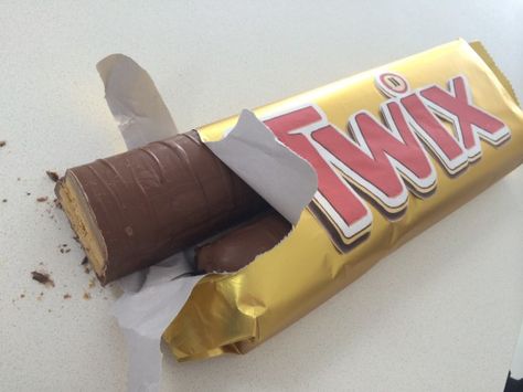 Essen, Giant Twix Bar, Twix Recipe, Twix Candy Bar, Twix Candy, Candy Bar Recipe, Candy Drawing, Twix Bar, Anna Olson