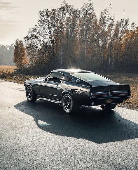 90s Cars Aesthetic, Cars Aesthetic Wallpaper, Style Retro 90s, 90s Cars, Shelby Gt 500, 60s Muscle Cars, Cars Aesthetic, Dream Car Garage, Classic Car Restoration