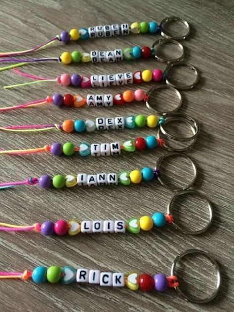 Personalized keychains with colorful bead designs Fathers Day Crafts, قلادات متدلية, Personalized Keychains, Keychain Craft, Cadeau Parents, Fun Sleepover Ideas, Pola Gelang, Camping Crafts, Diy Keychain