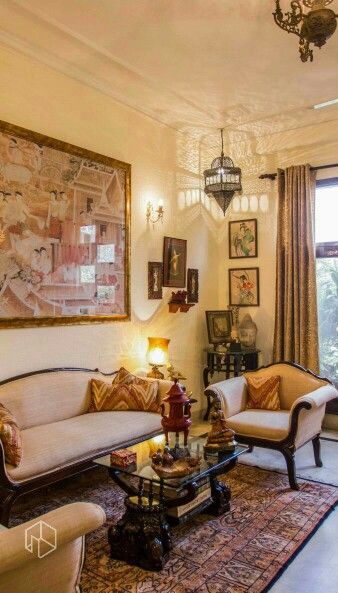 Indian style Living room Decor Apartment Decorating Themes, Indian Interior Design, Family Sofa, Indian Living Room, Indian Room Decor, India Home Decor, Wooden Sofa Designs, Indian Living Rooms, Indian Interiors