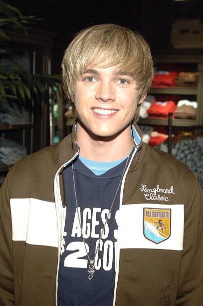 Jesse McCartney outfit style 2005 Newport Fashion, Hollister Store, Fashion Island, Jesse Mccartney, Newport Beach California, Beach California, Newport Beach, Outfit Style, Beach Photos