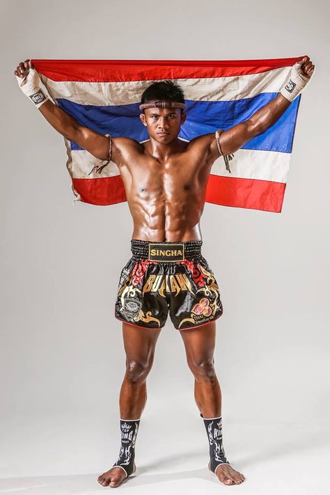 Buakaw Buakaw Banchamek, Muay Thai Fighter, Muay Boran, Muay Thai Martial Arts, Muay Thai Kicks, Boxe Thai, Muay Thai Training, Pencak Silat, Kickboxing Workout