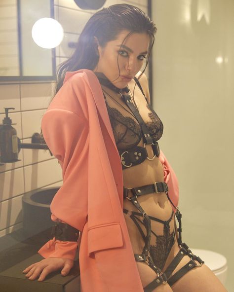 Marie Mur on Instagram: “Here is our view of the perfect outfit.  There is something about keeping details hidden, without really hiding much.💋 📍Shop Poppy Bra &…” Leather Harness Outfit, Body Harness Outfits, Harness Outfit, Leather Handcuffs, Harness Fashion, Leg Garter, Harness Lingerie, Leather Lingerie, Body Harness