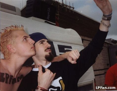 Brad Delson - BBB (with a fan) Fan, Celebrities, Linkin Park, Brad Delson, Park Pictures, Chester, A Fan