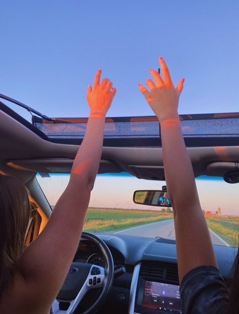 Driving In Summer Aesthetic, Driving Summer Aesthetic, Happy Things Pictures, Summer Drive Aesthetic, Allie Aesthetic, Affiches D'art Déco, Summer Goals, Happy Vibes, Summer 24