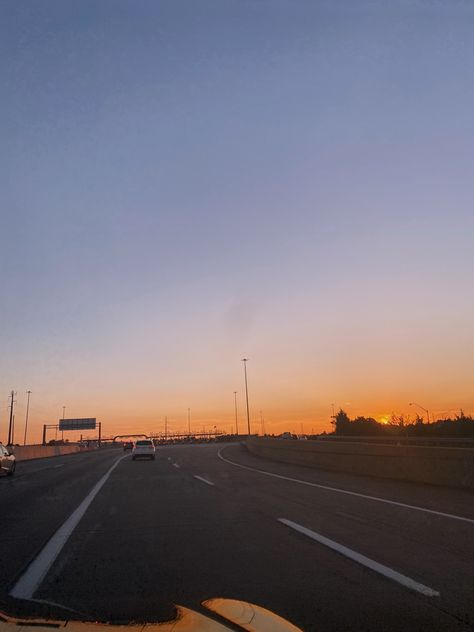 #highway #sunset #orange #goldenhour Sunsets Orange, Highway Sunset, Sunset Highway, Sunset City, Sunset Orange, Golden Hour, Vision Board, Orange