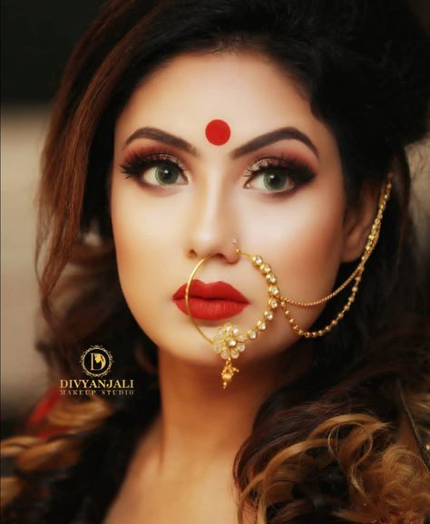 Nathunia Gold, Bridal Nose Ring, Indian Wedding Makeup, Nose Ring Jewelry, Indian Bride Makeup, Bengali Bridal Makeup, Bridal Photography Poses, Bride Photoshoot, Beautiful Beach Wedding