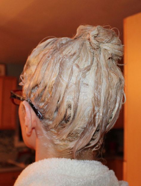 Diy Platinum Blonde Hair At Home, Diy Hair Bleaching At Home, Blonde Hair No Bleach, Bleach My Hair At Home, Blonde At Home, Blonde Hair At Home, Ash Blonde Hair Dye, Light Ash Blonde Hair, Hair Bleaching