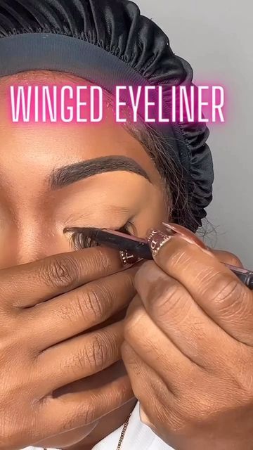 Makeup Melanin on Instagram: "Winged eyeliner with lash extensions can be difficult but if you use one hand to hold them down and the other to apply the winged liner it’ll make it a whole lot easier. Winged liner can add so much more drama to your look 😍♥️ • What do you guys think ?? • Tag a makeup lover!. 🌸 • Follow @makeupmelanin Follow @makeupmelanin For more looks like this 🌸 • credit: @jeriekaewing • Follow our other page @hairstylemelanin 🌸 • Click on the link in bio to subscribe to ou Winged Eyeliner, Eyeliner, Winged Liner, Lashes, Eyeliner With Lash Extensions, How To Apply Eyeliner, Lash Extensions, Makeup Lover, Link In Bio