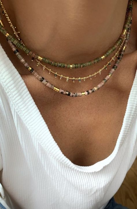 Different Jewelry Styles, How To Style Necklaces, Trending Jewelry 2023 Handmade, Collier Aesthetic, Jewlerie Aesthetic, Boho Jewerly, Necklaces Aesthetic, Boho Jewlery, Layered Beaded Necklace