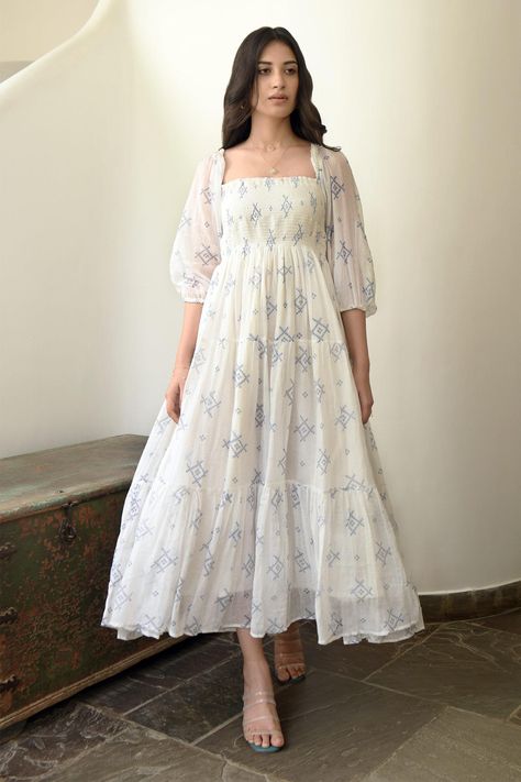 Hippies, Cotton Frocks For Women, Frock Designs For Women, Frock Models, Cotton Dresses Online, Cotton Dress Pattern, White Frock, Simple Frock Design, Simple Frocks