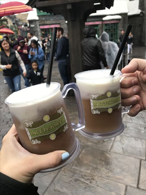 Butter Beer from Harry Potter World. Hogwarts Student, Harry Potter Butter Beer, Butter Beer, Hogwarts Dr, Disney World Food, Dear Future, Harry Potter World, Travel Aesthetic, Beer Mug